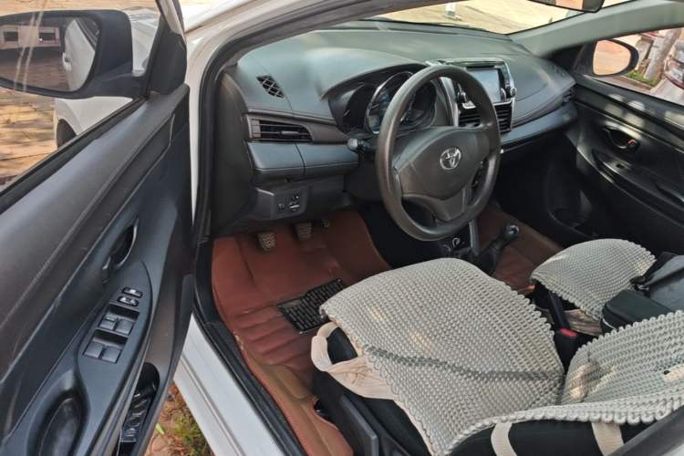 Used Toyota YARiS L Zhi Xuan 2014 1.3E Manual Charm Edition Driver Seat
