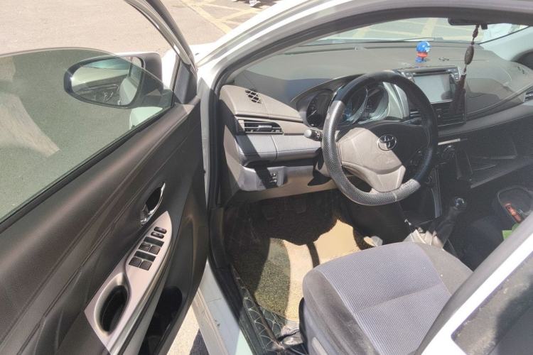 Used Toyota YARiS L Zhi Xuan 2014 1.3E Manual Charm Edition Driver Seat