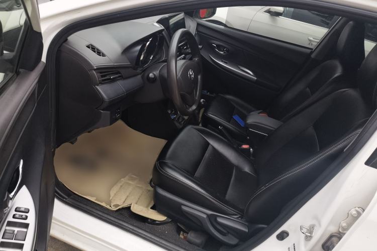 Used Toyota YARiS L Zhi Xuan 2014 1.3E Manual Charm Edition Driver Seat