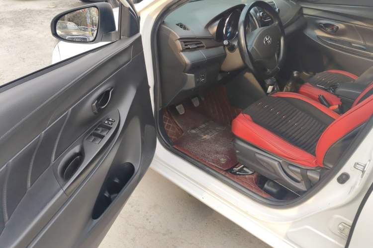 Used Toyota YARiS L Zhi Xuan 2014 1.3E Manual Charm Edition Driver Seat