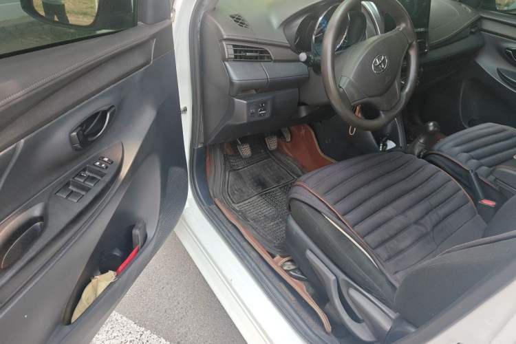 Used Toyota YARiS L Zhi Xuan 2014 1.3E Manual Charm Edition Driver Seat