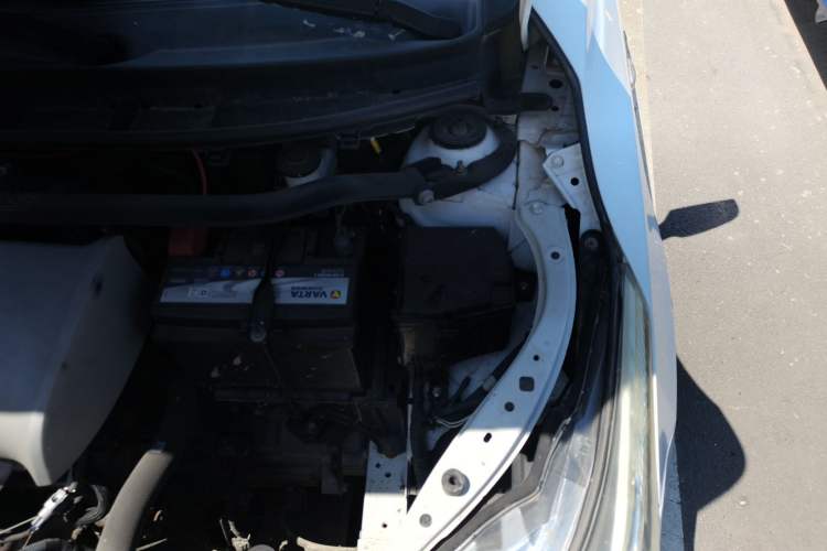 Used Toyota YARiS L Zhi Xuan 2014 1.3E Manual Charm Edition Engine Bay Left