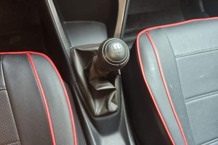 Used Toyota YARiS L Zhi Xuan 2014 1.3E Manual Charm Edition Gear Lever