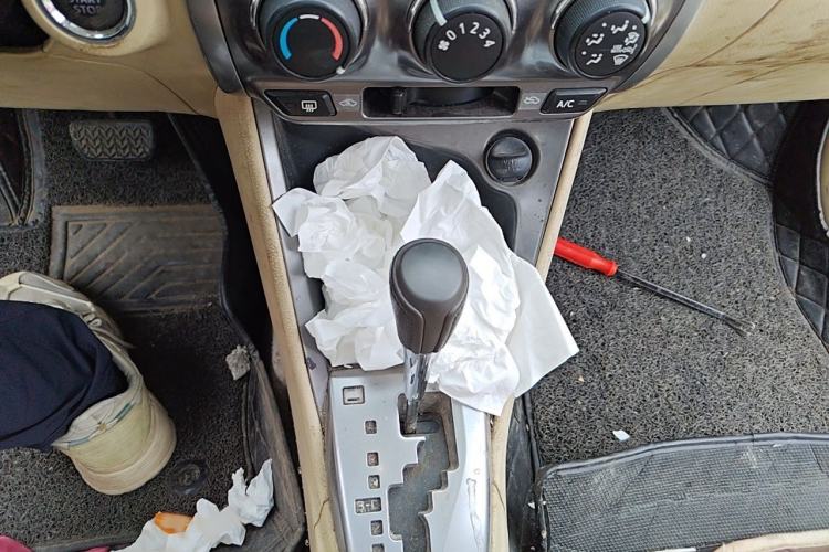 Used Toyota YARiS L Zhi Xuan 2014 1.5 GS Automatic Sharp Edition Gear Lever