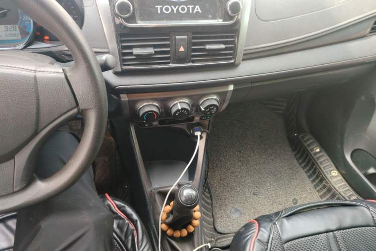 Used Toyota YARiS L Zhi Xuan 2014 1.3E Manual Charm Edition Gear Lever