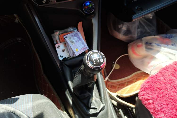 Used Toyota YARiS L Zhi Xuan 2014 1.3E Manual Charm Edition Gear Lever