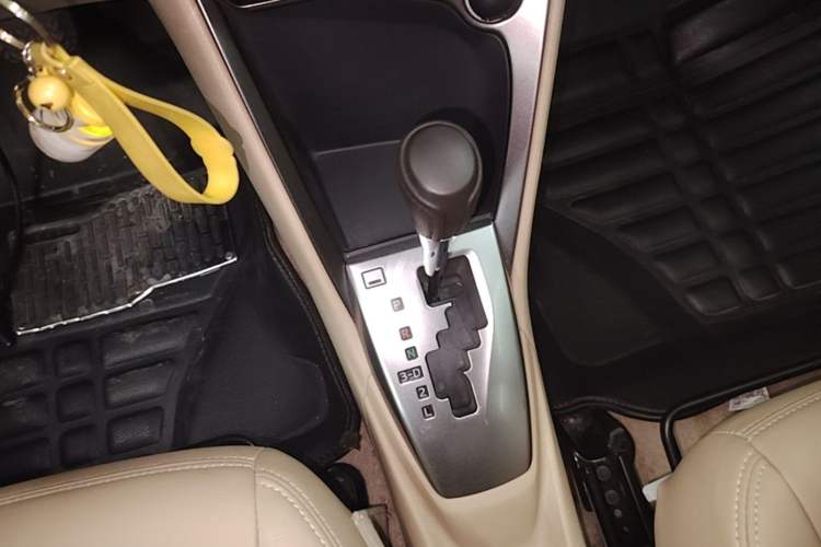 Used Toyota YARiS L Zhi Xuan 2014 1.5G Automatic Xuan Dong Edition Gear Lever
