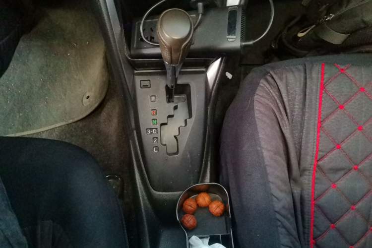 Used Toyota YARiS L Zhi Xuan 2014 1.3E Automatic Charm Edition Gear Lever