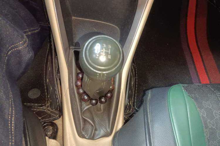 Used Toyota YARiS L Zhi Xuan 2014 1.3E Manual Charm Edition Gear Lever