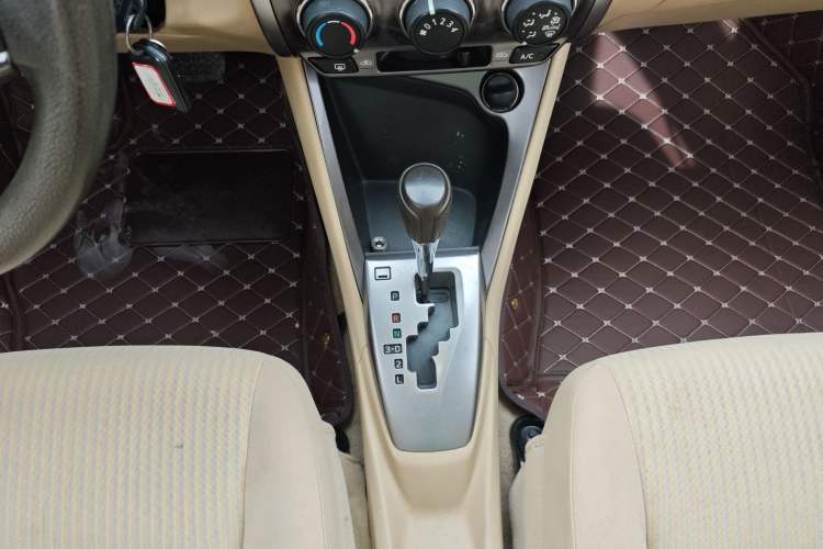 Used Toyota YARiS L Zhi Xuan 2014 1.5G Automatic Xuan Dong Edition Gear Lever