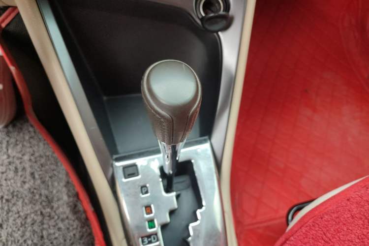 Used Toyota YARiS L Zhi Xuan 2014 1.3E Automatic Charm Edition Gear Lever