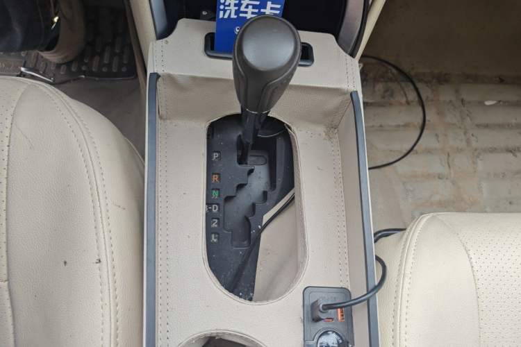 Used Toyota YARiS L Zhi Xuan 2014 1.3E Automatic Charm Edition Gear Lever