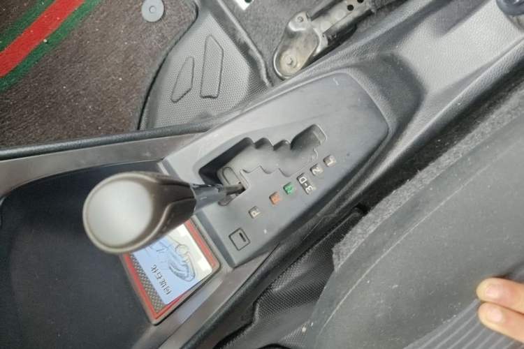 Used Toyota YARiS L Zhi Xuan 2014 1.3E Automatic Charm Edition Gear Lever
