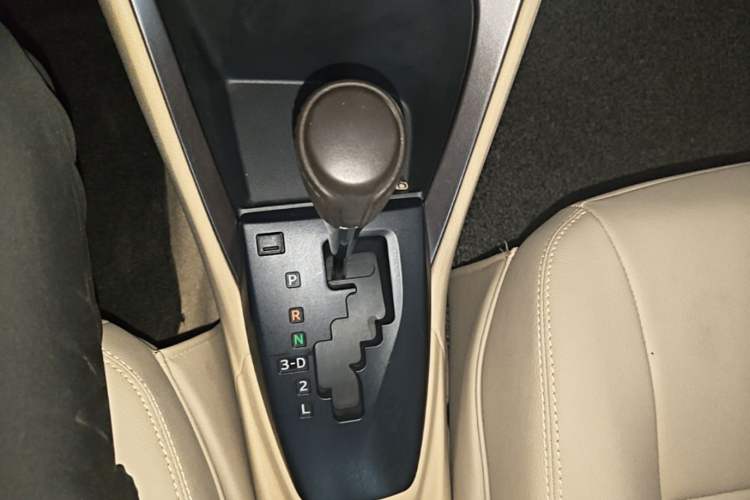 Used Toyota YARiS L Zhi Xuan 2014 1.3E Automatic Charm Edition Gear Lever