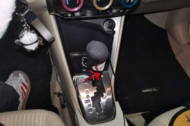 Used Toyota YARiS L Zhi Xuan 2014 1.5G Automatic Xuan Dong Edition Gear Lever