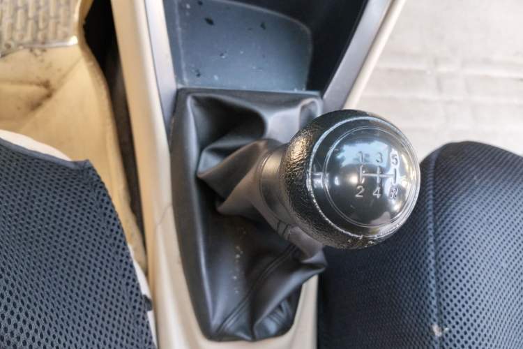 Used Toyota YARiS L Zhi Xuan 2014 1.5G Manual Xuan Dong Edition Gear Lever