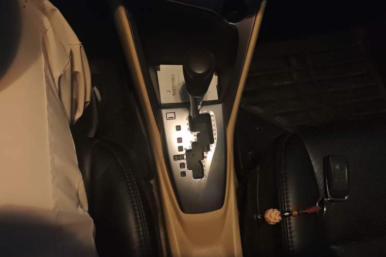 Used Toyota YARiS L Zhi Xuan 2014 1.5G Automatic Xuan Dong Edition Gear Lever