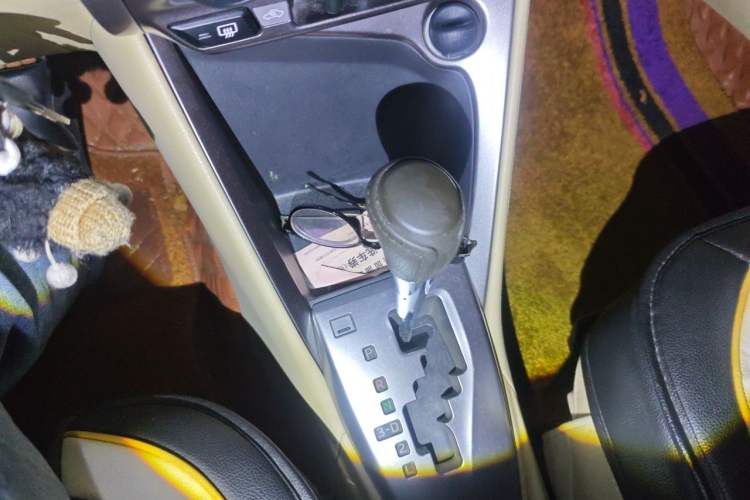 Used Toyota YARiS L Zhi Xuan 2014 1.5G Automatic Xuan Dong Edition Gear Lever