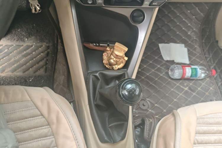 Used Toyota YARiS L Zhi Xuan 2014 1.3E Manual Charm Edition Gear Lever