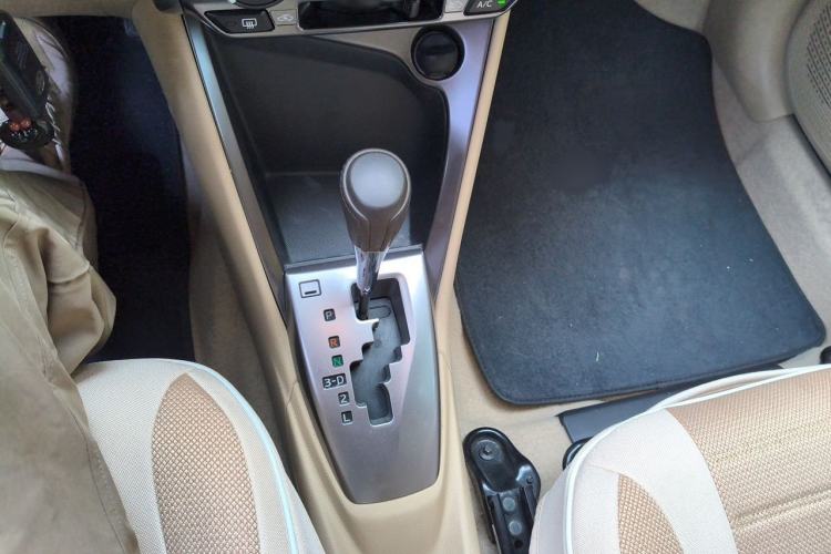 Used Toyota YARiS L Zhi Xuan 2014 1.5G Automatic Xuan Dong Edition Gear Lever