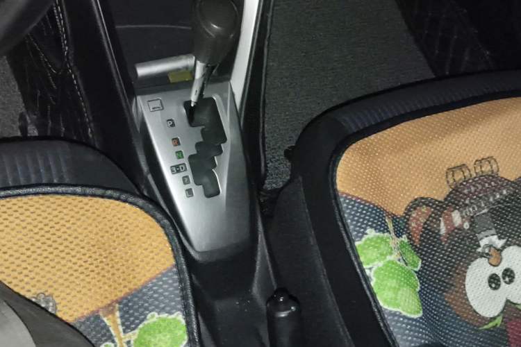 Used Toyota YARiS L Zhi Xuan 2014 1.5G Automatic Xuan Dong Edition Gear Lever