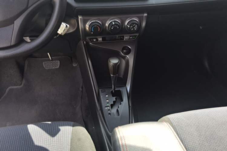Used Toyota YARiS L Zhi Xuan 2014 1.3E Automatic Charm Edition Gear Lever