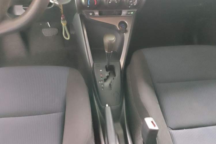 Used Toyota YARiS L Zhi Xuan 2014 1.3E Automatic Charm Edition Gear Lever