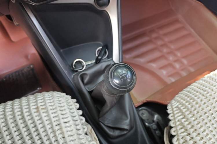 Used Toyota YARiS L Zhi Xuan 2014 1.3E Manual Charm Edition Gear Lever