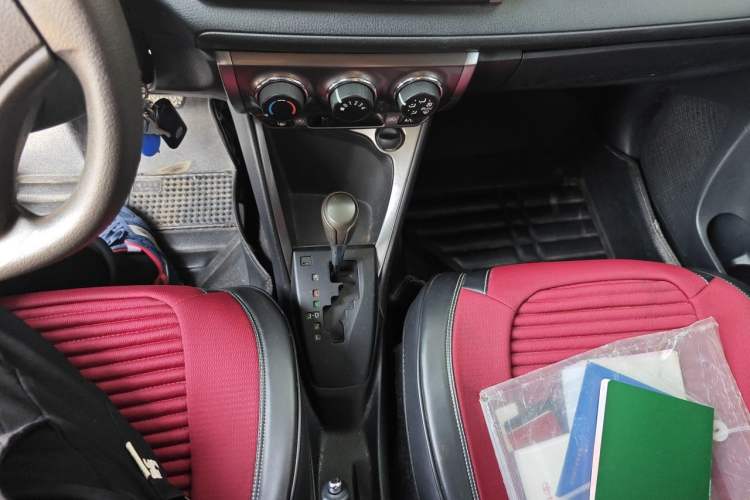 Used Toyota YARiS L Zhi Xuan 2014 1.3E Automatic Charm Edition Gear Lever
