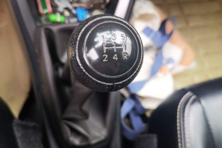 Used Toyota YARiS L Zhi Xuan 2014 1.3E Manual Charm Edition Gear Lever