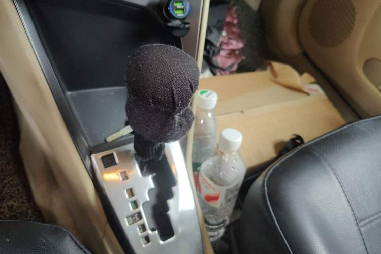 Used Toyota YARiS L Zhi Xuan 2014 1.3E Automatic Charm Edition Gear Lever