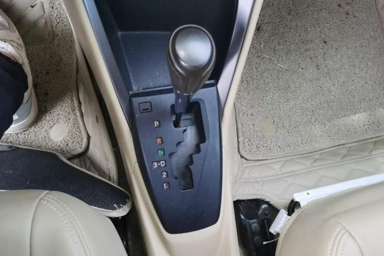 Used Toyota YARiS L Zhi Xuan 2014 1.3E Automatic Charm Edition Gear Lever