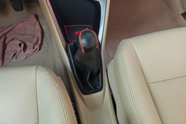 Used Toyota YARiS L Zhi Xuan 2014 1.3E Manual Charm Edition Gear Lever