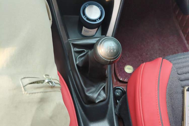 Used Toyota YARiS L Zhi Xuan 2014 1.3E Manual Charm Edition Gear Lever