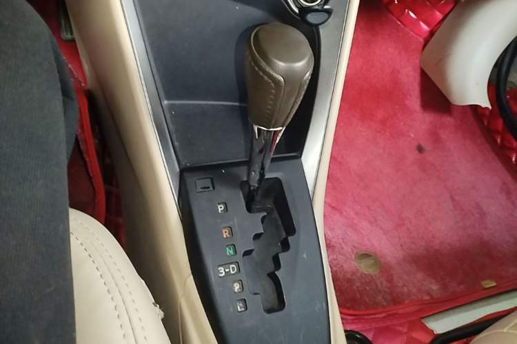 Used Toyota YARiS L Zhi Xuan 2014 1.3E Automatic Charm Edition Gear Lever