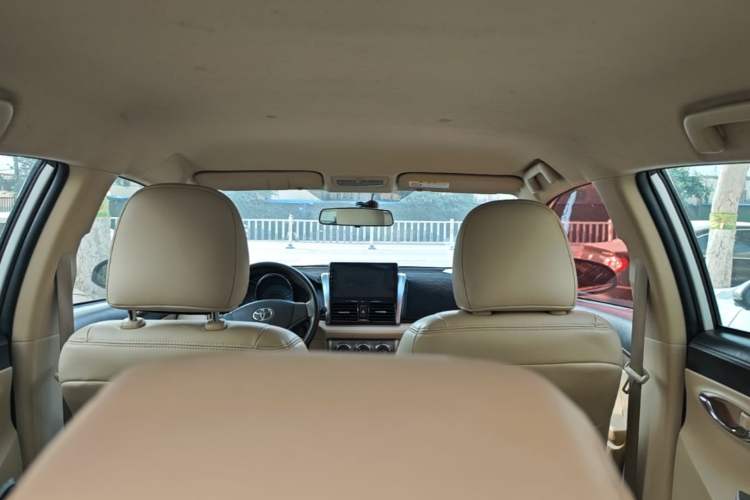 Used Toyota YARiS L Zhi Xuan 2014 1.3E Manual Charm Edition Headliner