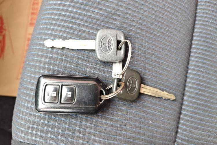 Used Toyota YARiS L Zhi Xuan 2014 1.3E Manual Charm Edition Interior 1