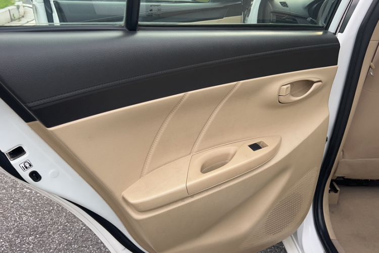 Used Toyota YARiS L Zhi Xuan 2014 1.3E Manual Charm Edition Interior 11