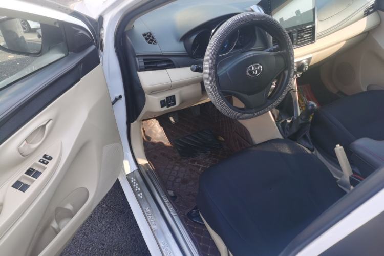 Used Toyota YARiS L Zhi Xuan 2014 1.3E Manual Charm Edition Interior 2