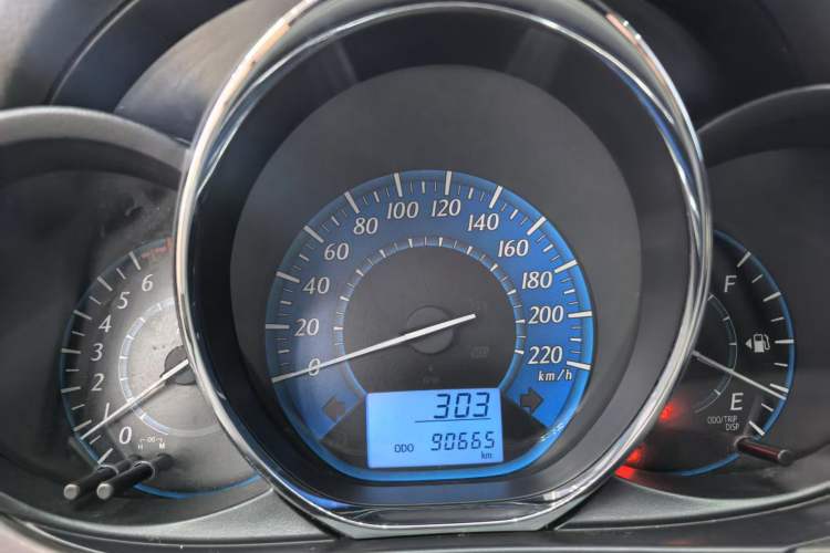 Used Toyota YARiS L Zhi Xuan 2014 1.3E Manual Charm Edition Interior 2