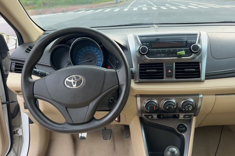 Used Toyota YARiS L Zhi Xuan 2014 1.3E Manual Charm Edition Interior 3