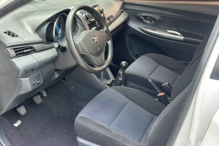 Used Toyota YARiS L Zhi Xuan 2014 1.3E Manual Charm Edition Interior 3