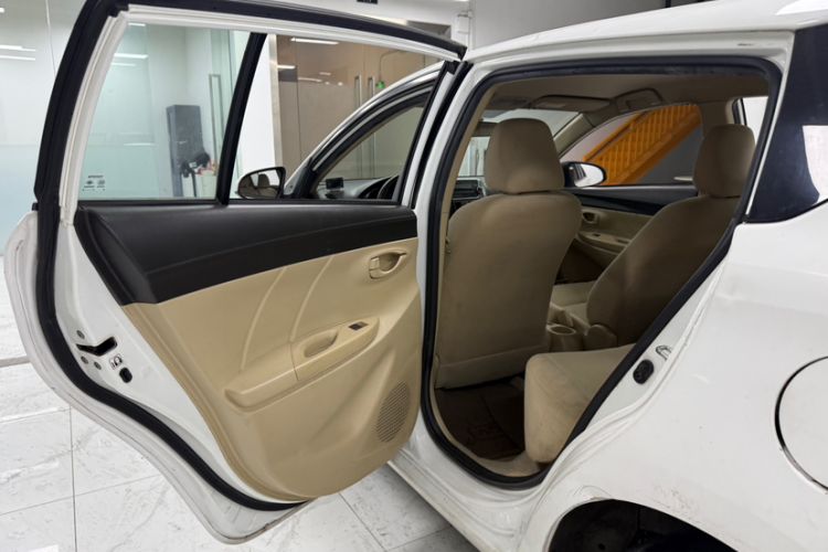 Used Toyota YARiS L Zhi Xuan 2014 1.3E Automatic Charm Edition Interior 3