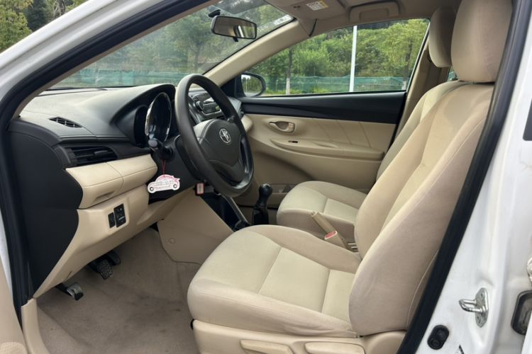Used Toyota YARiS L Zhi Xuan 2014 1.3E Manual Charm Edition Interior 4