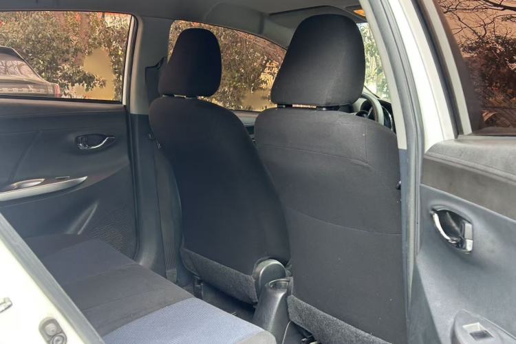 Used Toyota YARiS L Zhi Xuan 2014 1.3E Manual Charm Edition Interior 4