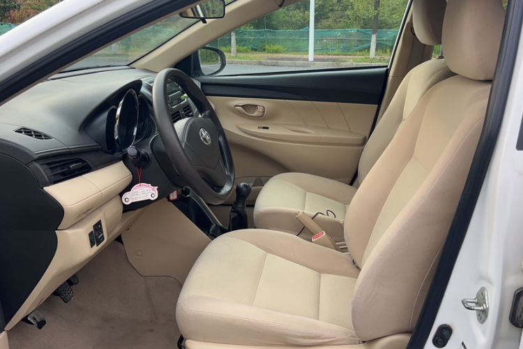 Used Toyota YARiS L Zhi Xuan 2014 1.3E Manual Charm Edition Interior 5