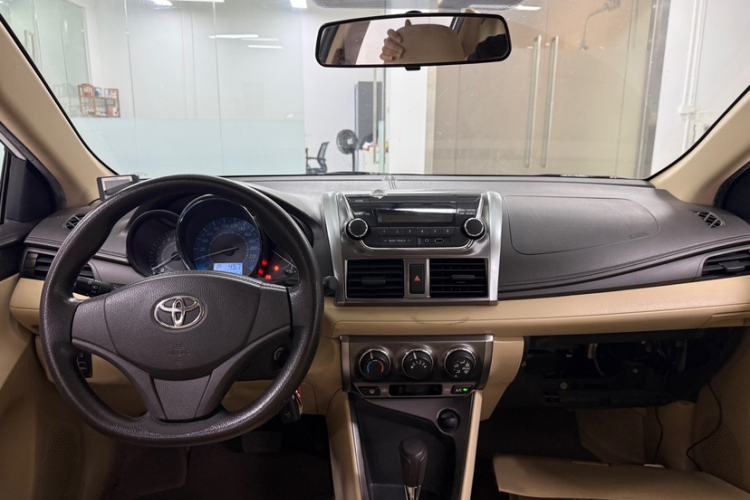 Used Toyota YARiS L Zhi Xuan 2014 1.3E Automatic Charm Edition Interior 5