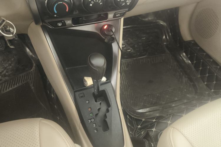 Used Toyota YARiS L Zhi Xuan 2014 1.3E Automatic Charm Edition Interior 5