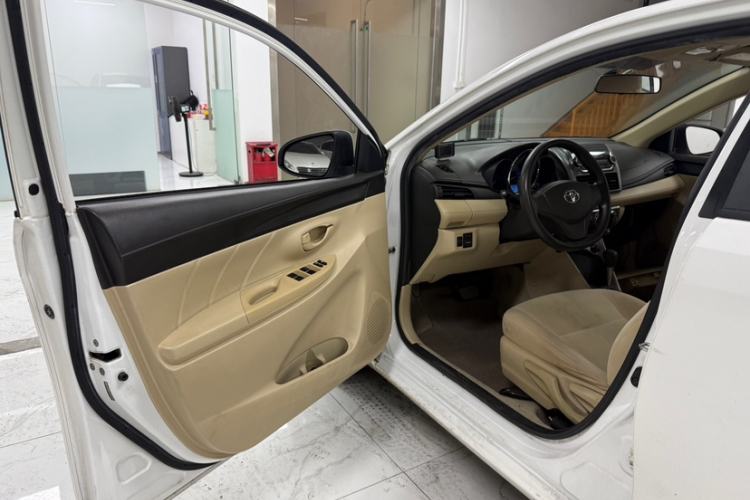 Used Toyota YARiS L Zhi Xuan 2014 1.3E Automatic Charm Edition Interior 7