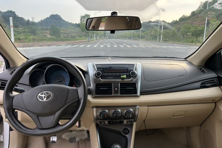 Used Toyota YARiS L Zhi Xuan 2014 1.3E Manual Charm Edition Interior 8